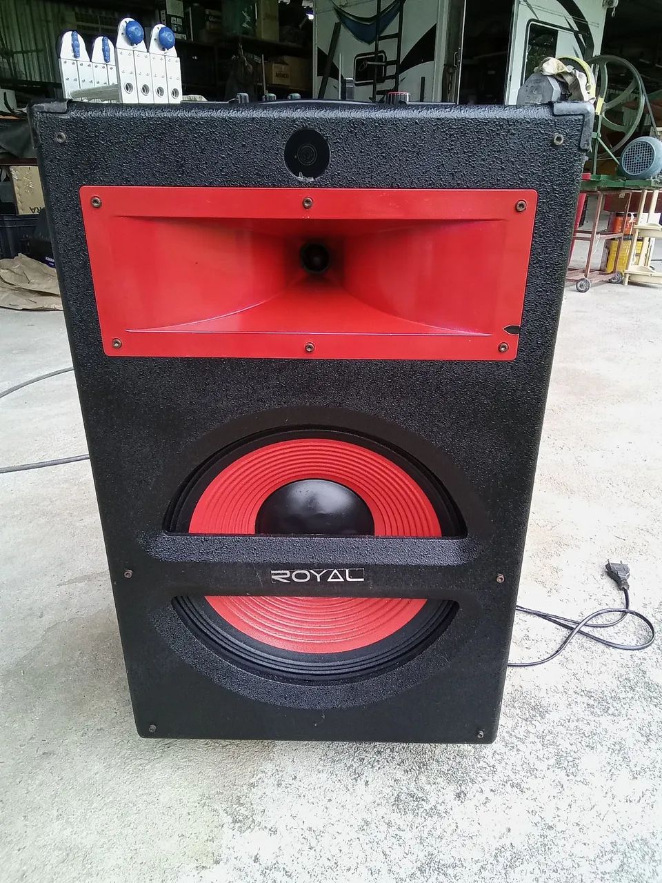 Vendo caixa amplificada. Pega pendrive.