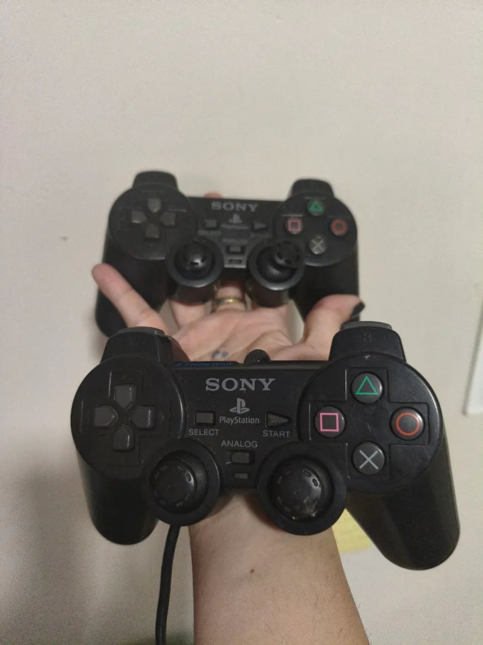 Vendo 2 controles de Playstation 2