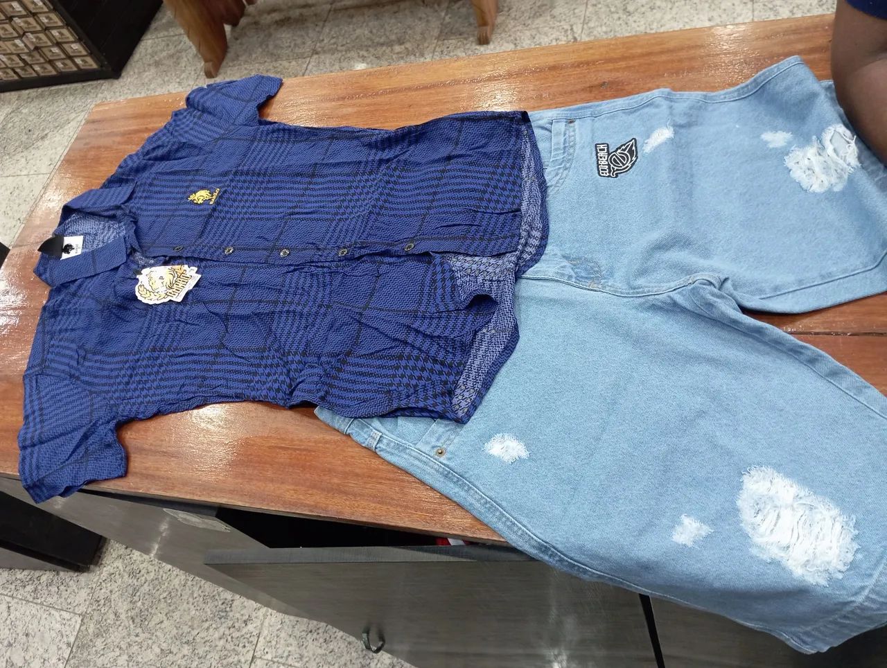 Conjunto Berm.Jeans e camisa Xadrez 