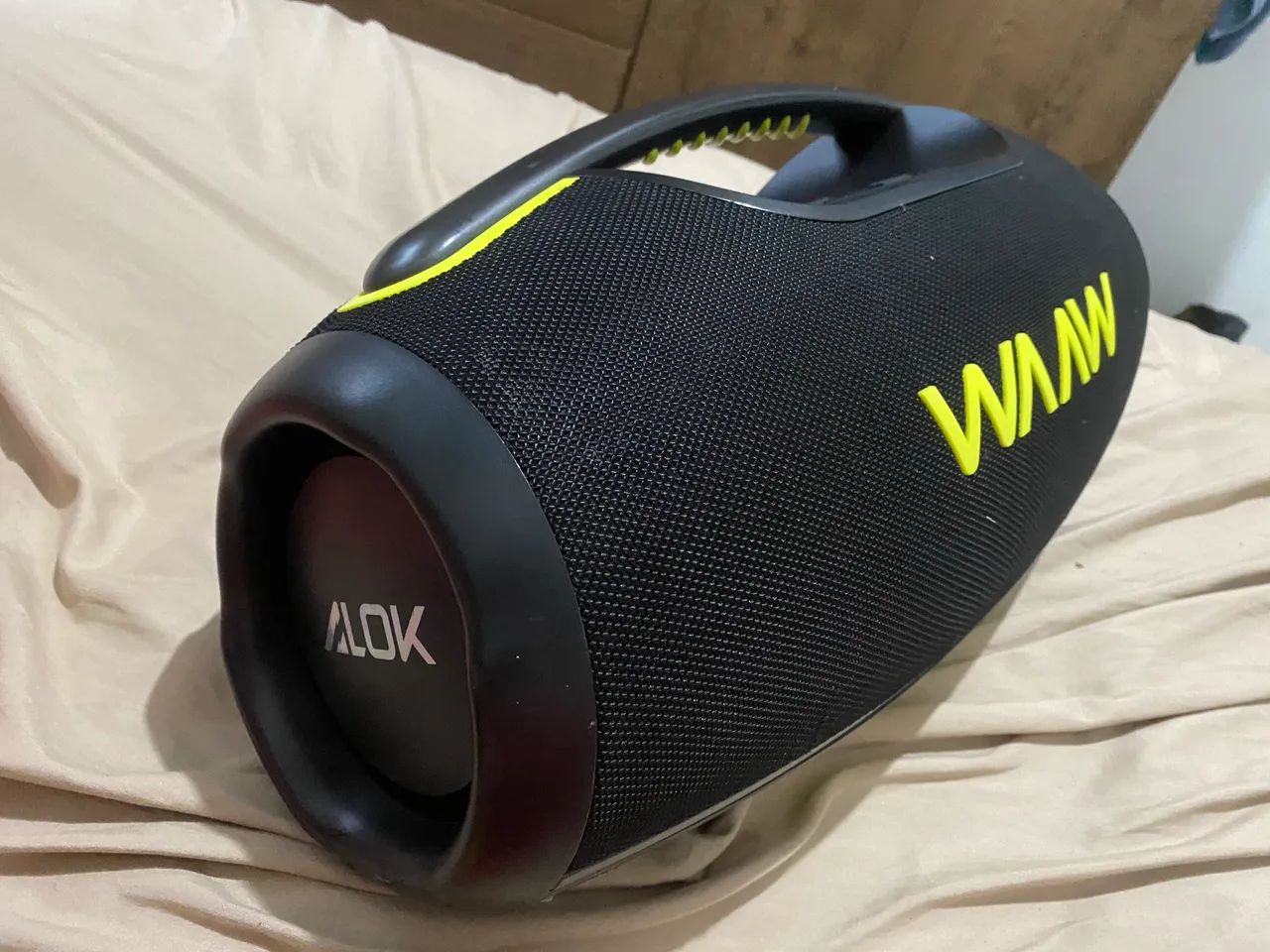 Vendo Caixa de som WAAW Alok semi nova - Foto 2