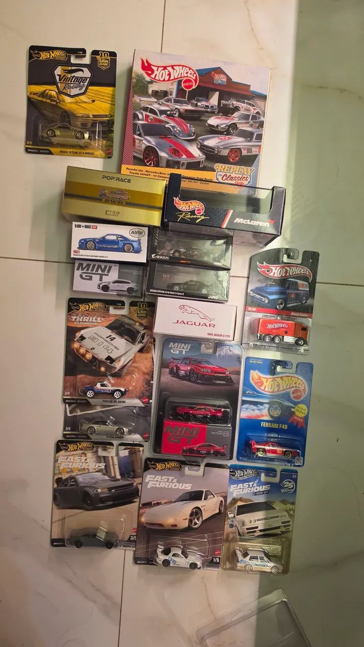 Hot wheels Lote com 23 minis