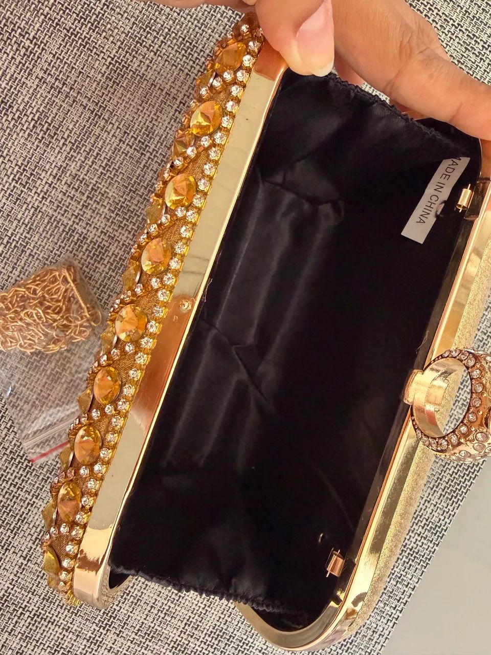 Bolsa de mão dourada NOVA - Foto 2