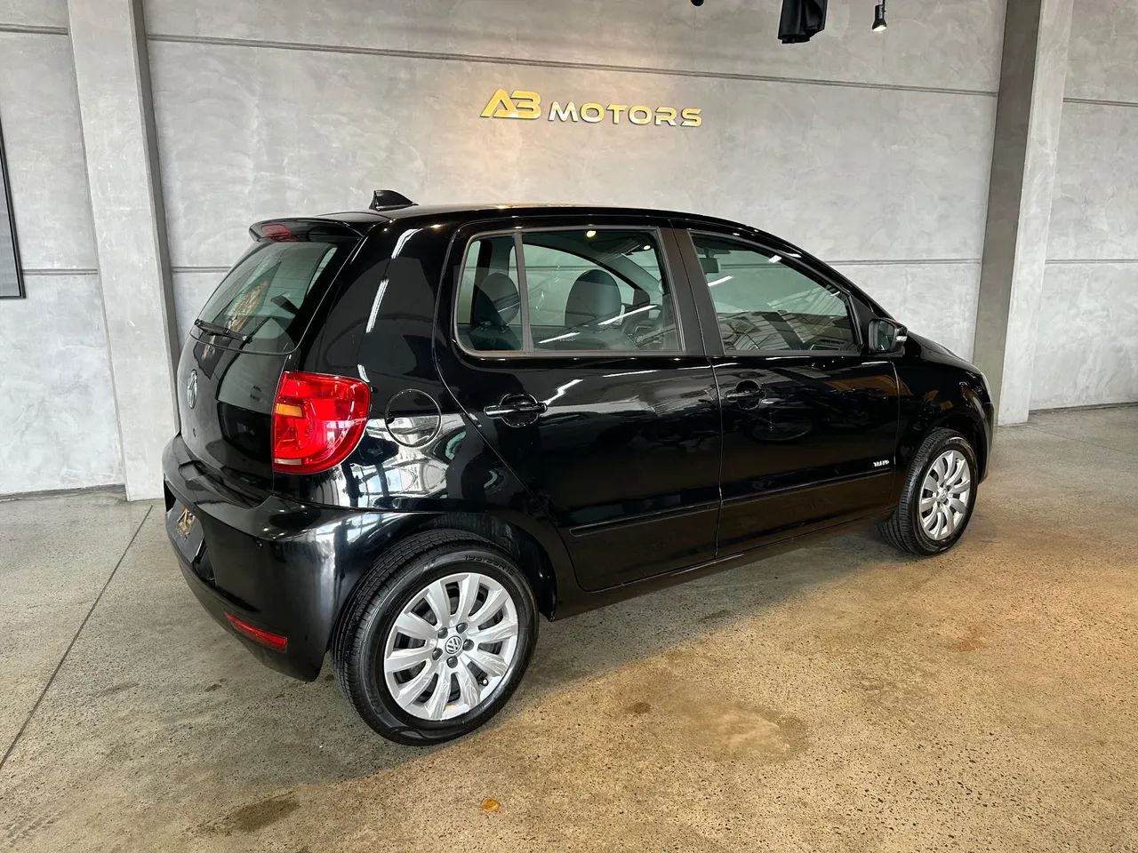 Volkswagen Fox 1.0 MI Total Flex 8V 3P 2014 - Foto 3
