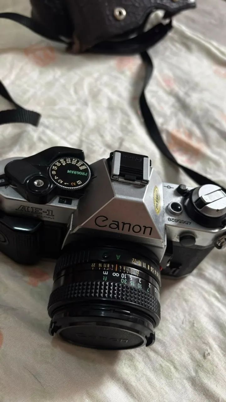 Canon AE-1 Program + Lente Canon FD 50mm f/1.8 ? Analógica