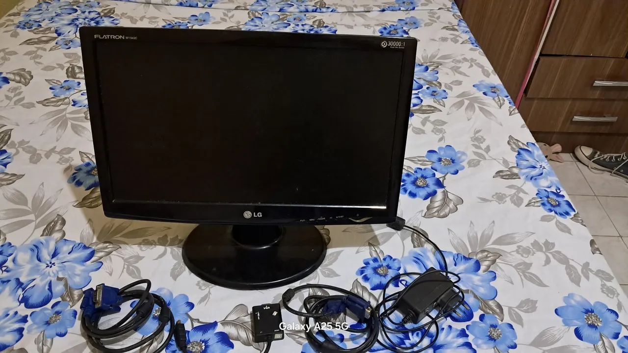 Monitor LG Flatron W1943C + Cabos + Adaptador HDMI