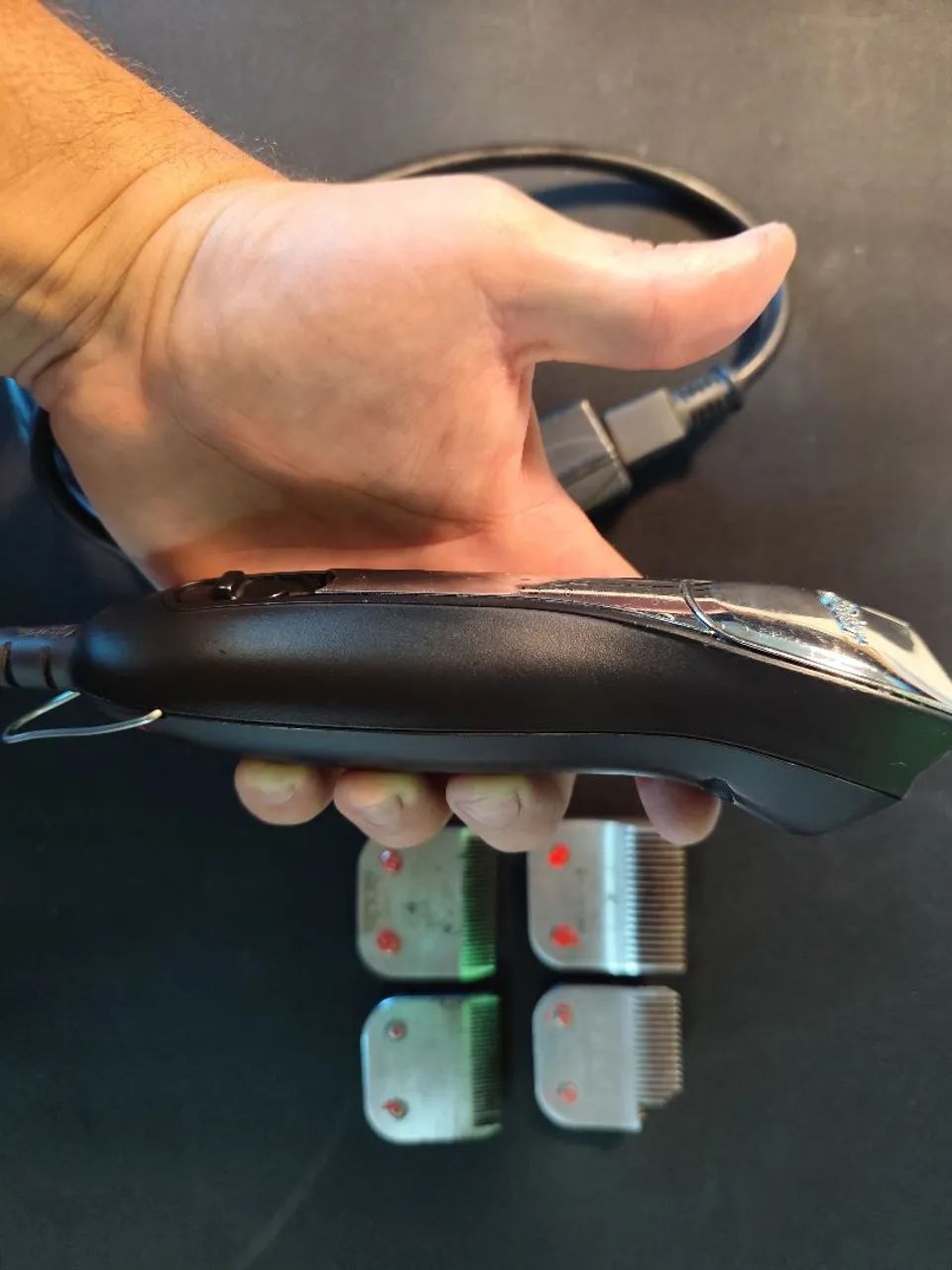 Máquina de Tosa Profissional Oster A6 Slim + 4 Pentes Profissionais - Estado Excelente - Foto 2