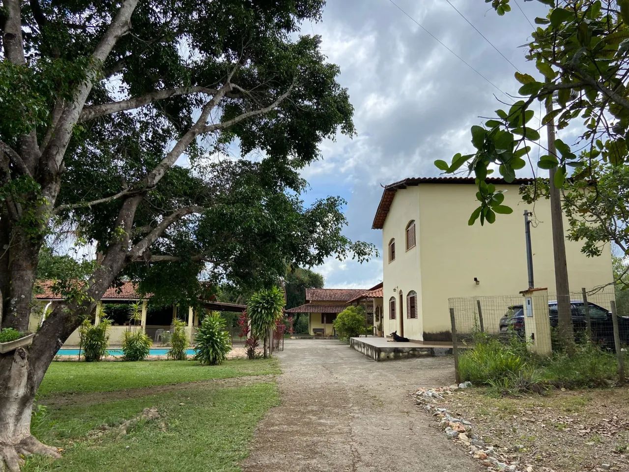 Mega oportunidade em Sabará: Sítio com 4 casas, piscina e extensa área verde - Foto 4