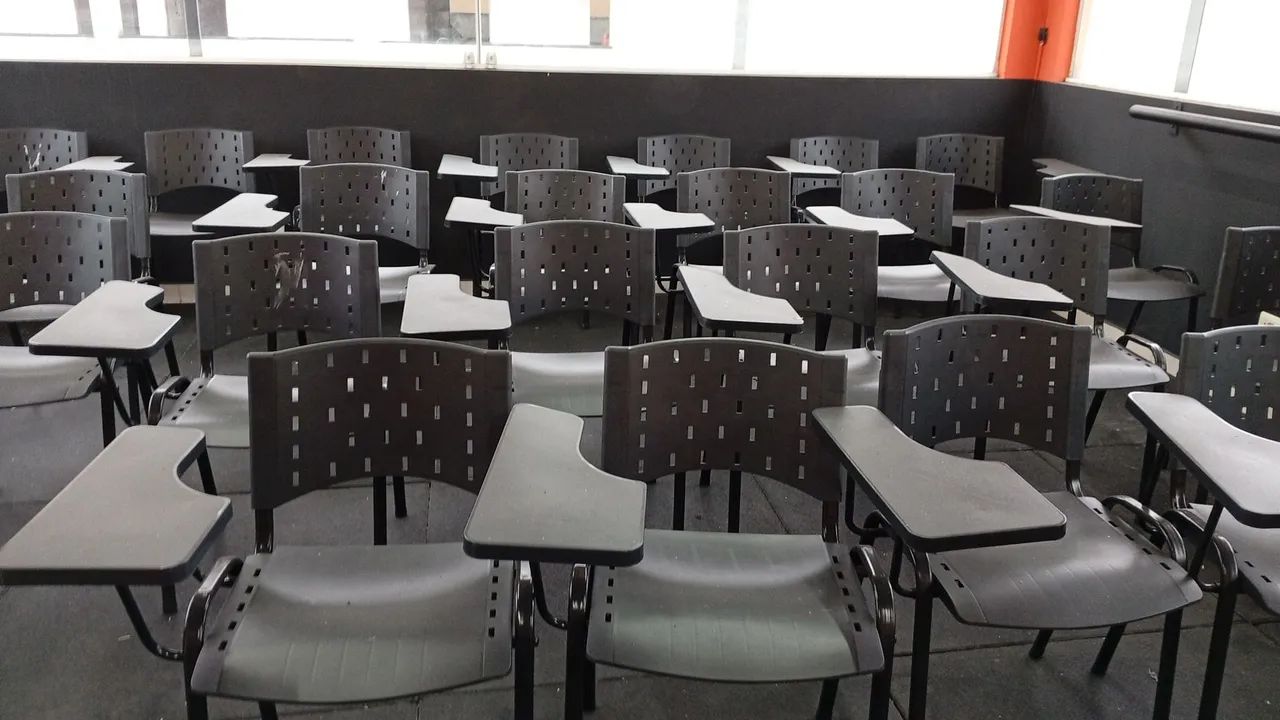 Cadeira universitária R$ 99,00 - Foto 4