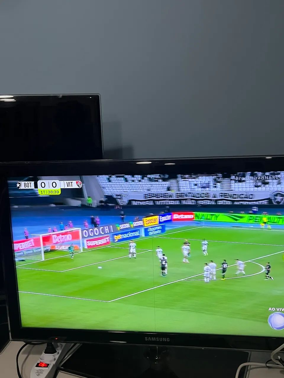 Vendo 2 tvs samsung uma 46pol e 32 funcionando mais com defeito.