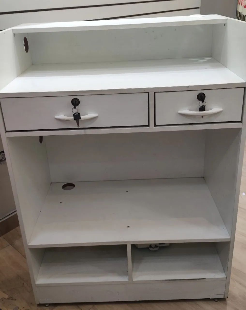 Balcão, caixa para loja , com gavetas e prateleira 
