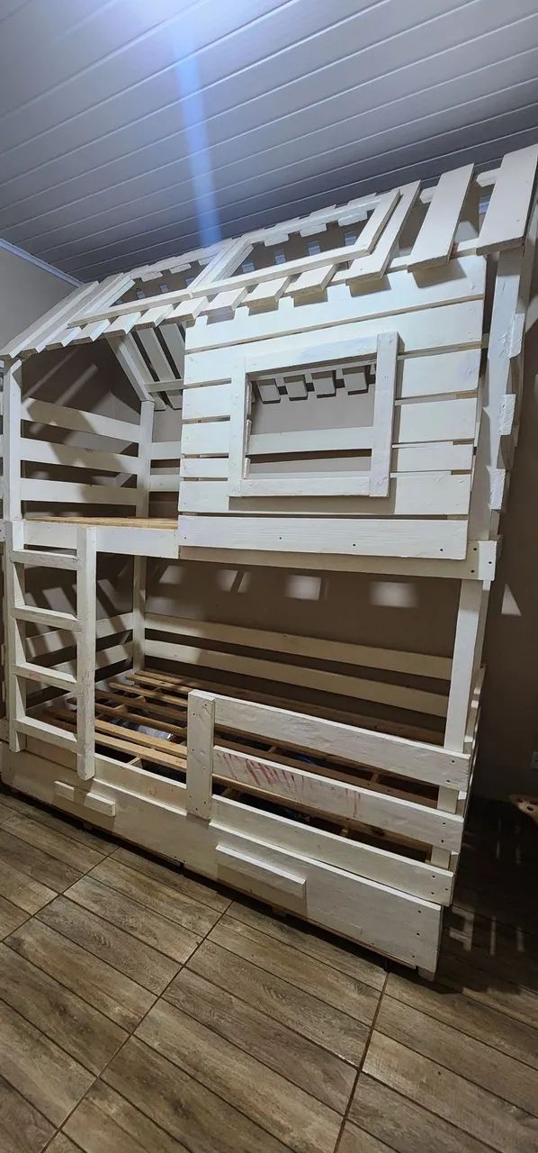 Cama Beliche modelo casinha com escorrega