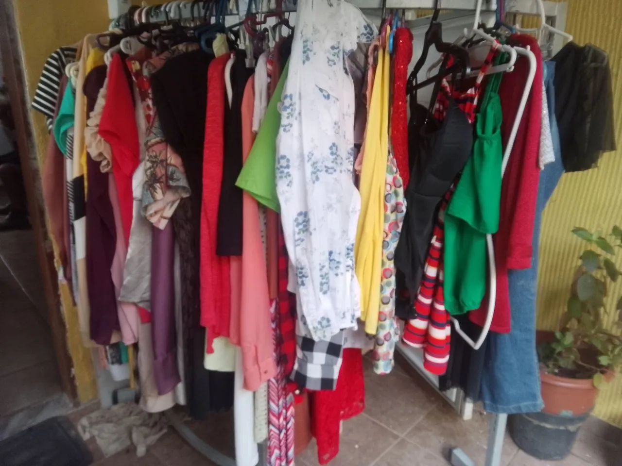 Vende-se roupa vários tamanhos  - Foto 2