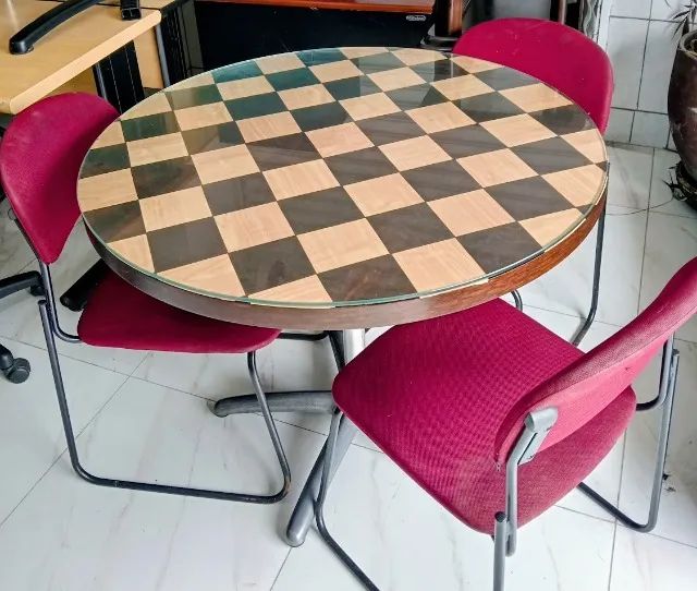 Mesa com tampo de vidro e 3 cadeiras - Foto 2