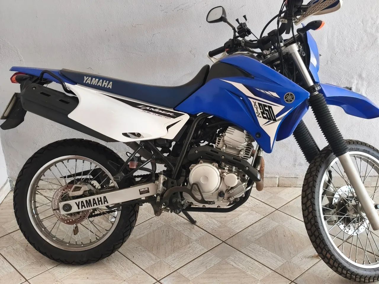 Lander 2015 Muito Nova!