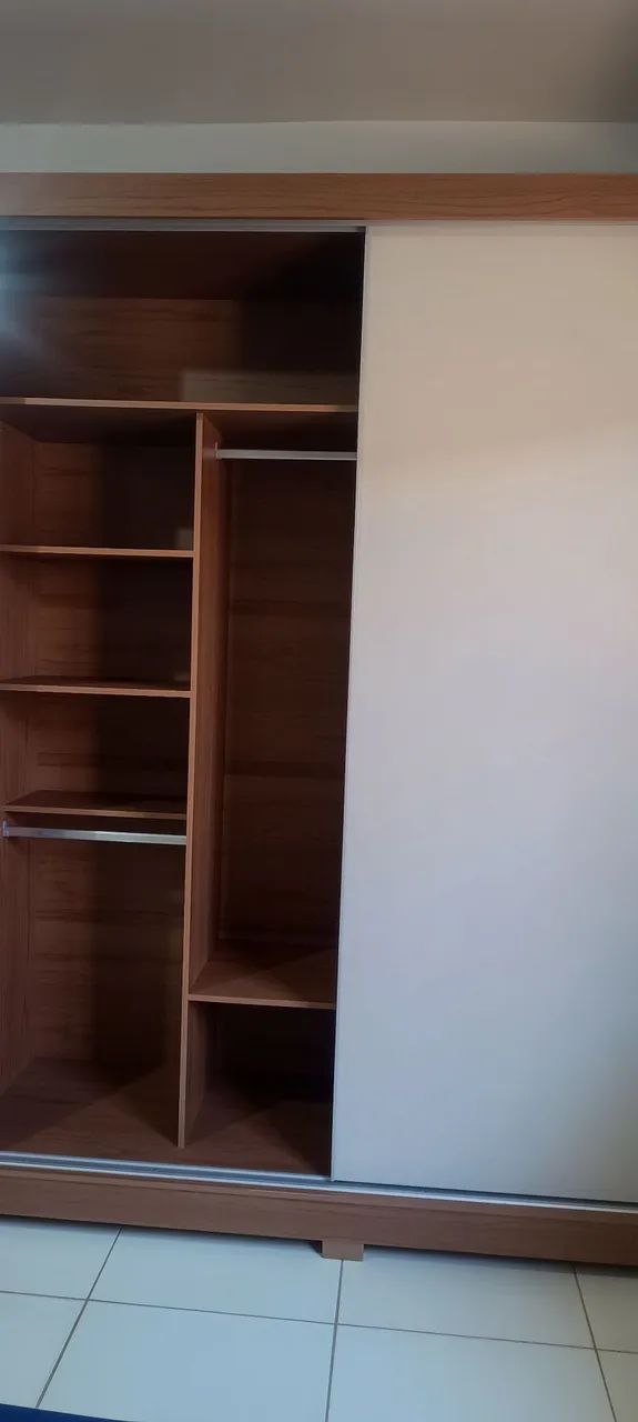 Guarda Roupa de Casal com portas de correr e espelho - Foto 5
