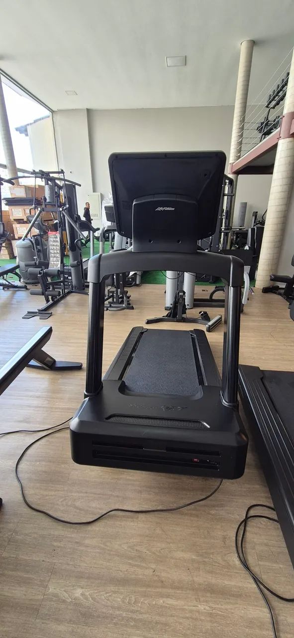 Esteira LifeFitness Integrity painel 24 polegadas - Foto 4