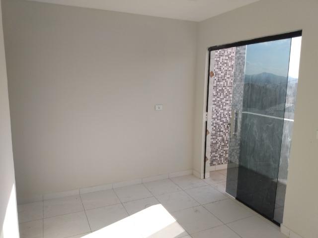 Casa tipo duplex 2 suítes, varandão, garagem coberta com cisterna e quintal Gigante - Foto 5