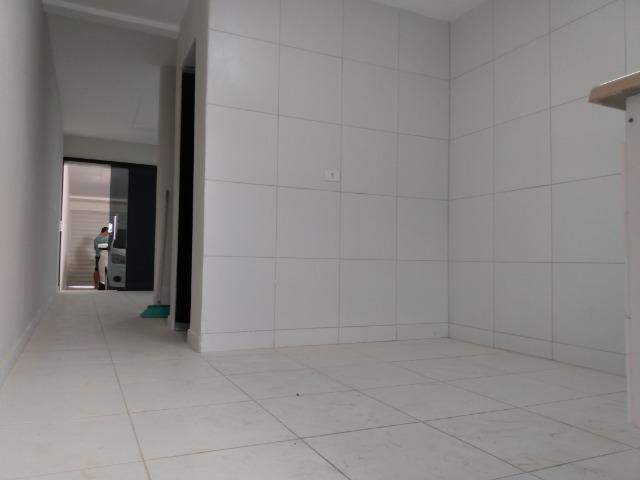 Casa tipo duplex 2 suítes, varandão, garagem coberta com cisterna e quintal Gigante