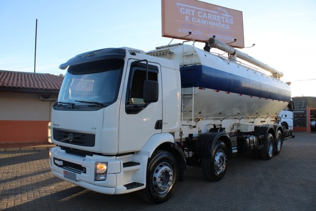 VOLVO VM 330 8X2 4 EIXOS BITRUCK COM SILO