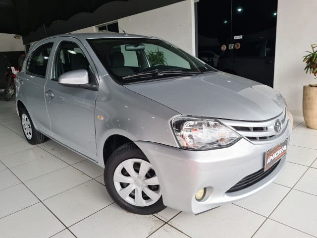TOYOTA ETIOS 1.3X COMPLETO + MULTIMIDIA / 2014 !