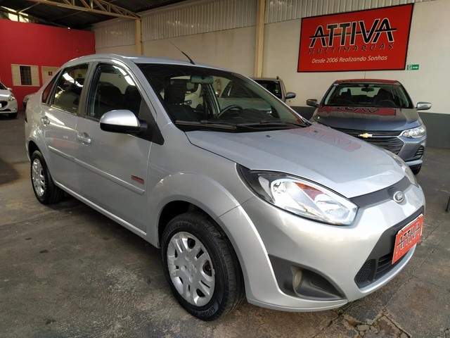 FORD FIESTA SEDAN 1.6 PRATA