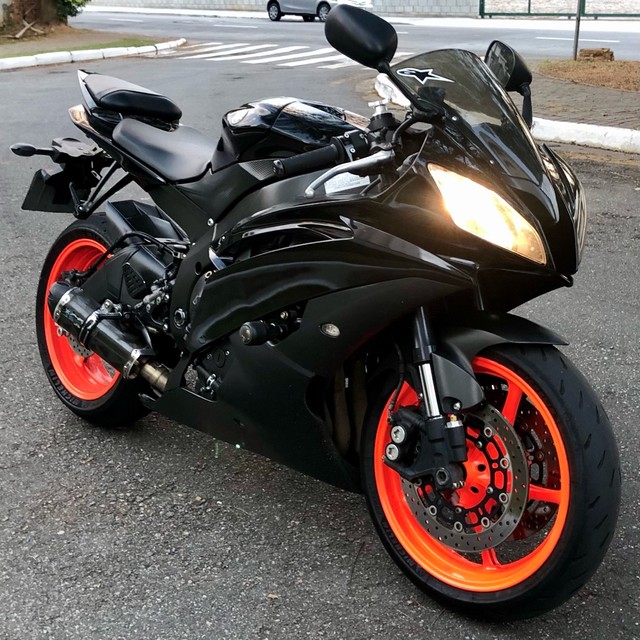 YAMAHA R6