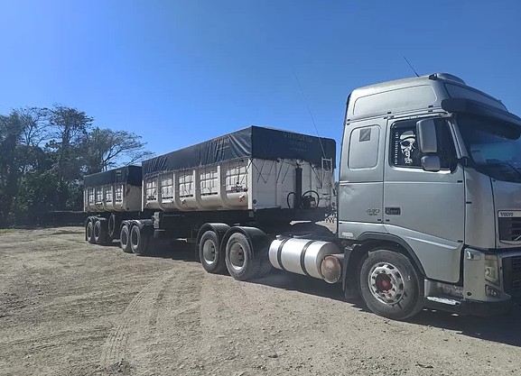 VOLVO FH 440 6X2 2010 BI-CAÇAMBA PASTRE  PASSO A DIVIDA 