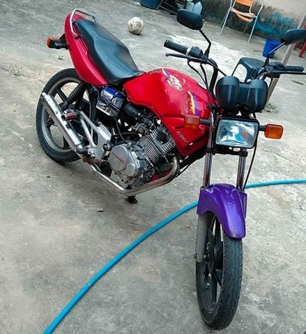 VENDE-SE MOTO HONDA