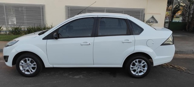 FIESTA SEDAN 1.6