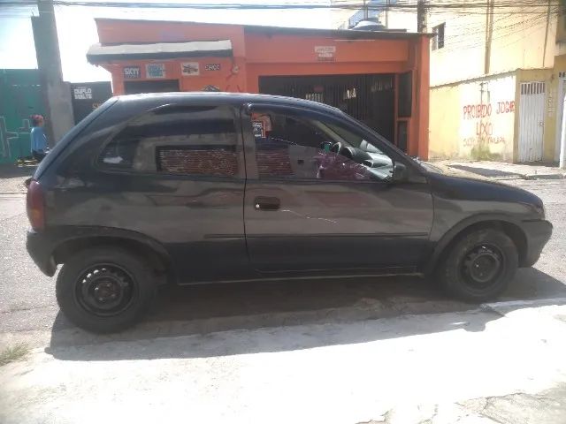 Chevrolet Corsa Hatch é carro usado potente por menos de R$ 30.000