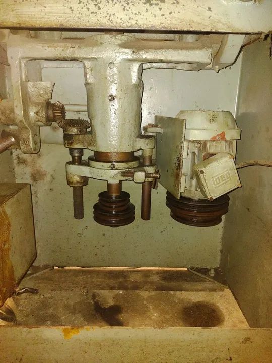 Prensa hidráulica, 1 Tupia, 1 serra circular,1 desempenadeira. - Foto 6