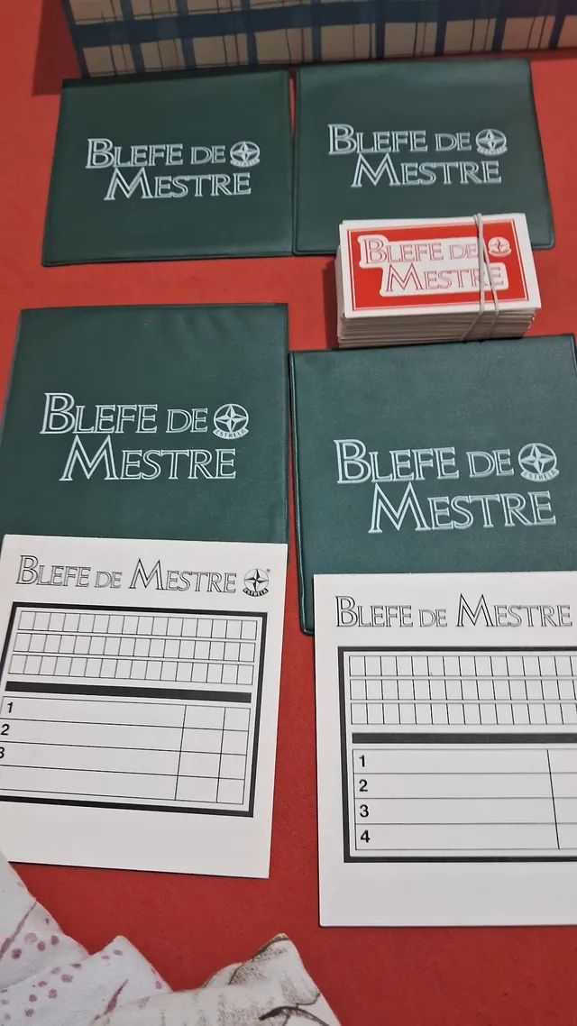 JOGO ANTIGO BLEFE DE MESTRE DA ESTRELA COMPLETO .<br>Não possui a caixa original 