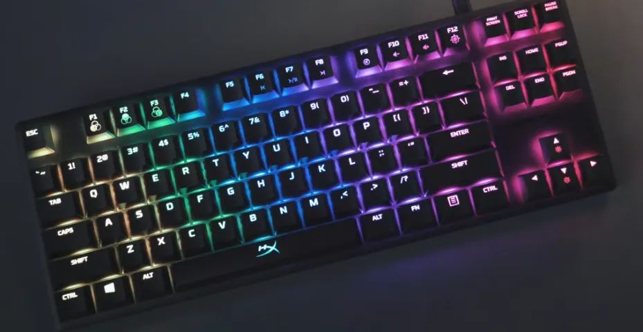 Teclado Mecânico Gamer HyperX Alloy Origins Core, RGB, USB, Switch HyperX Blue, Design Com