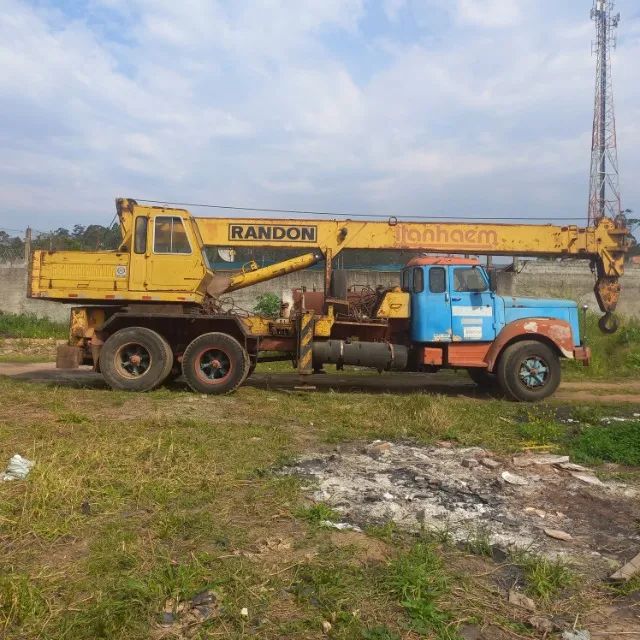 guindaste  randon modelo RK 20 para 18 tons sobre chassis scania - Foto 2