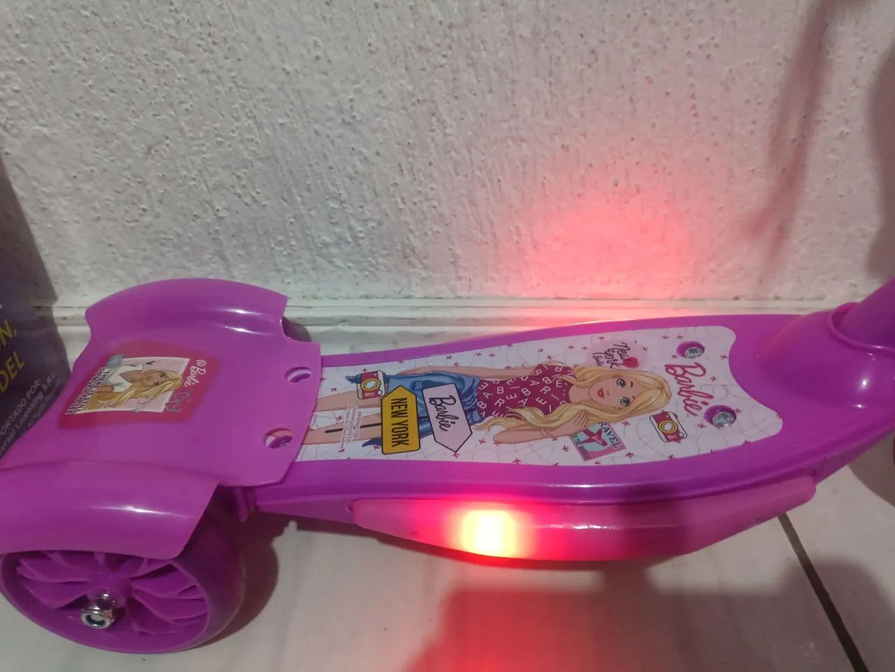 R$99.99 patinete infantil barbie rosa novo 0km triciculo brinquedo com led e cestinha - Foto 6