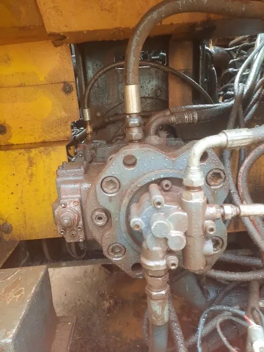 Escavadeira ec210b - Foto 2