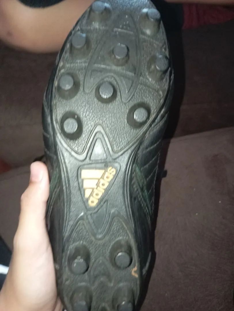 Chuteira de cravo Adidas importada - Foto 5