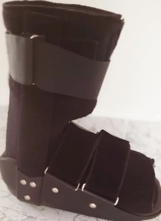 Bota imobilizadora cano curto. Tamanho M