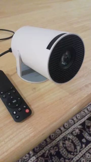 Projetor HY300 com Android - Novo na caixa - Foto 2