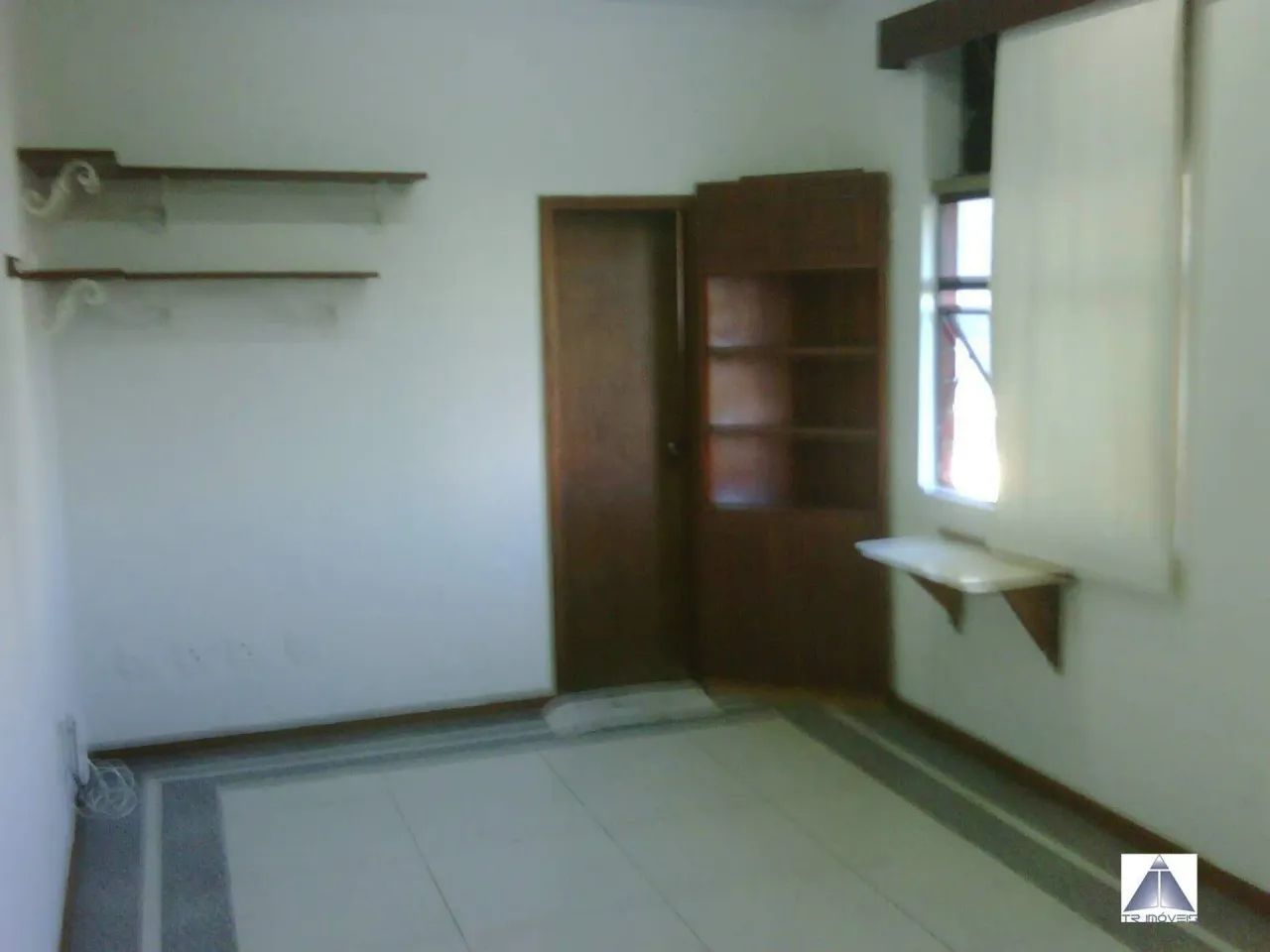 SALA EM FRENTE AO COLÉGIO PIO XII COM 22M2 ! - Foto 3
