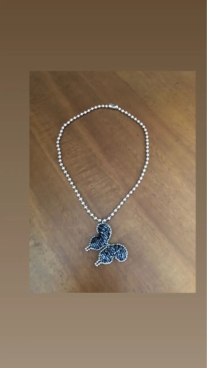 Colar com pingente em vidrilho