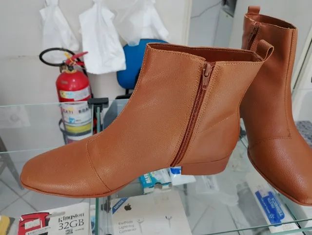Bota Salto baixo Arezzo nº40 nunca usada - Foto 2