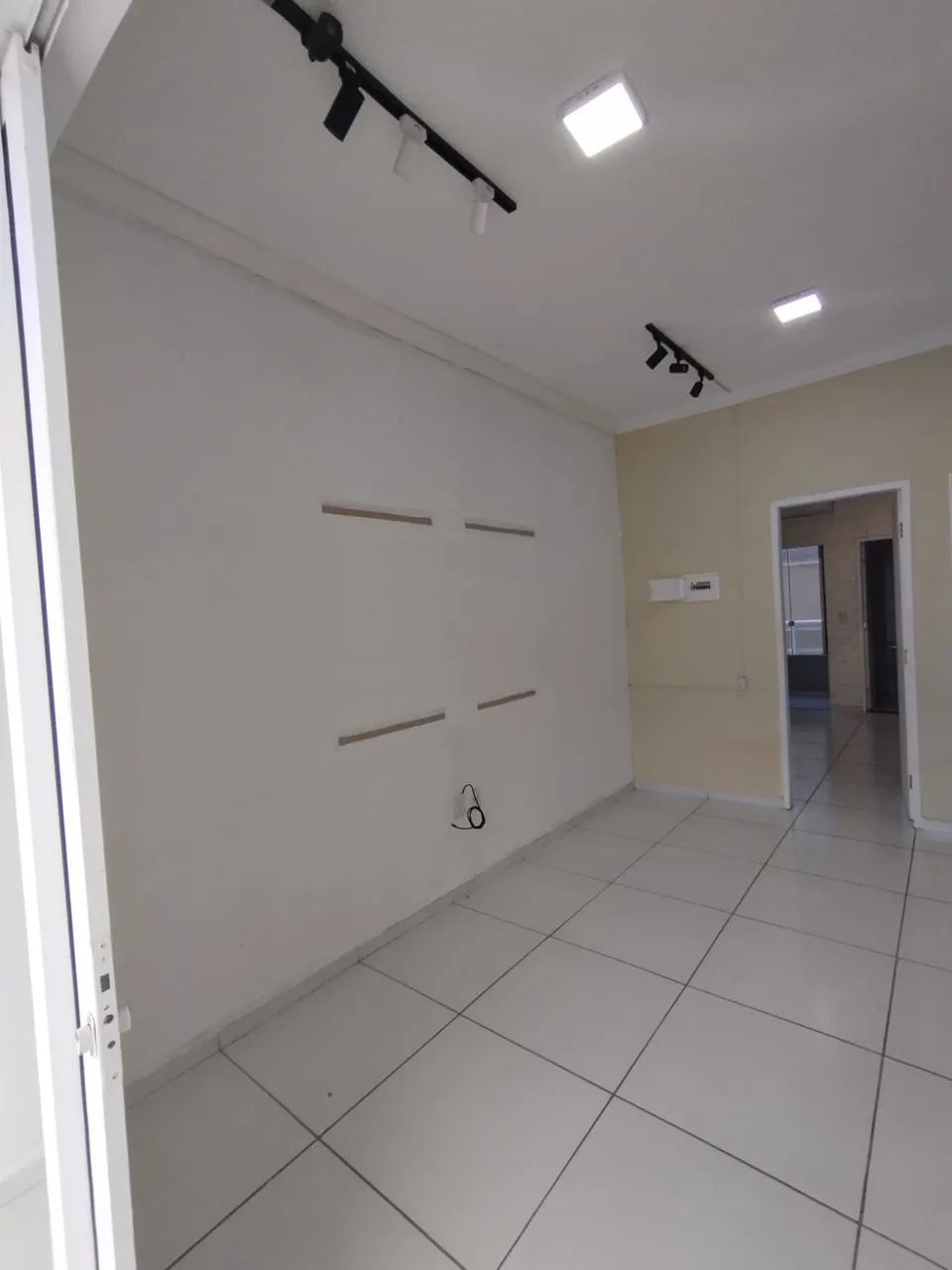 Imóvel para aluguel e venda tem 55 metros quadrados com 2 quartos em Araturi (Jurema) - Ca