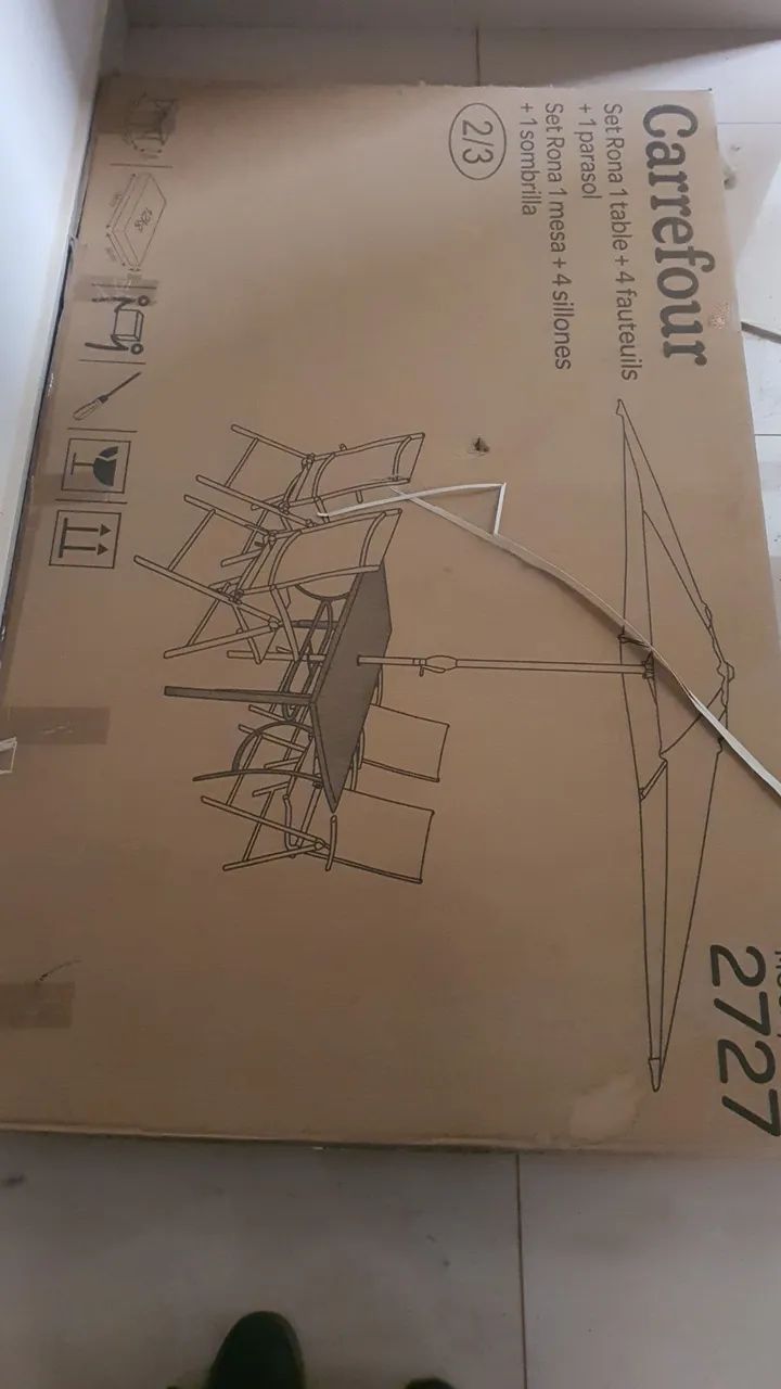mesa com 4 cadeiras e ombrelone nova para aérea de lazer  - Foto 2