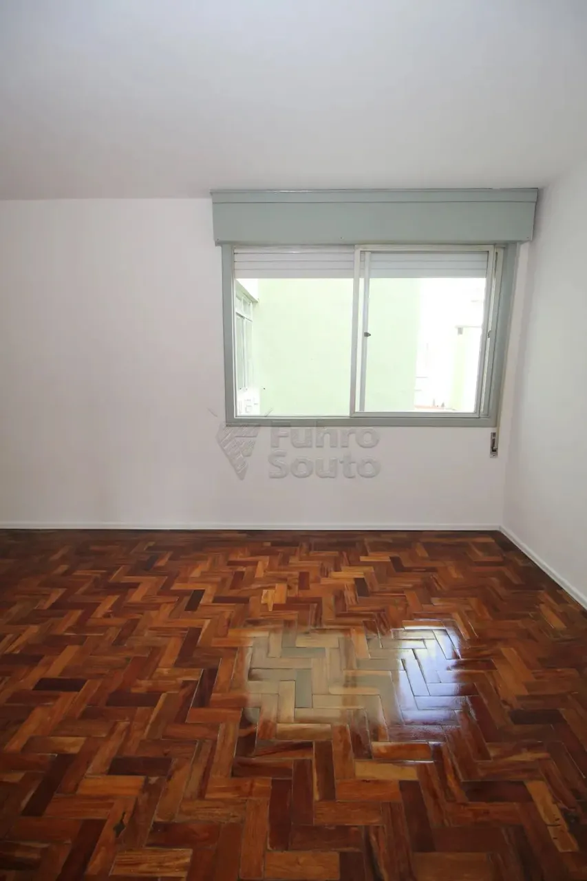 Amplo Apartamento de 3 Dormitórios com Suíte no Centro de Pelotas