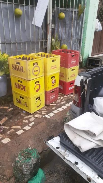 Caixas de Cerveja Skol