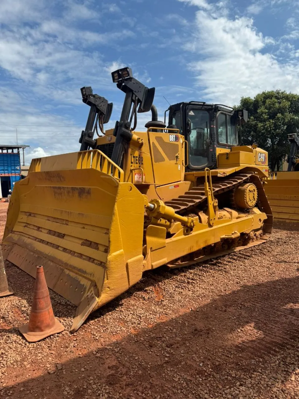 Trator de Esteira Cat D8T - Potência e Eficiência
