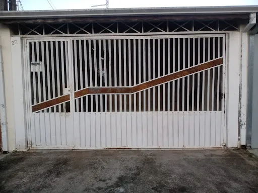 Casa Zona Sul com 2 Dormitórios sendo 1 Suíte à venda por R$ 380.000 - Jardim Torrão de Ou