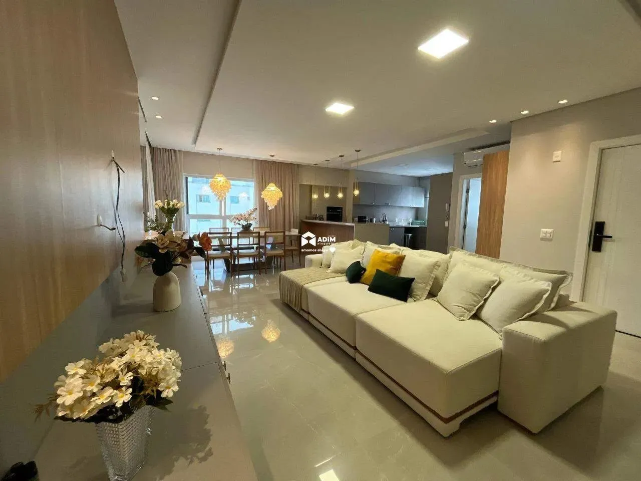 Aluguel anual: Apartamento alto padrão de 3 suítes na Barra Norte em Balneário Camboriú