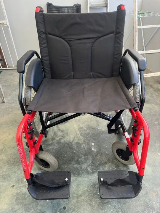 Cadeira de rodas dobrável grande